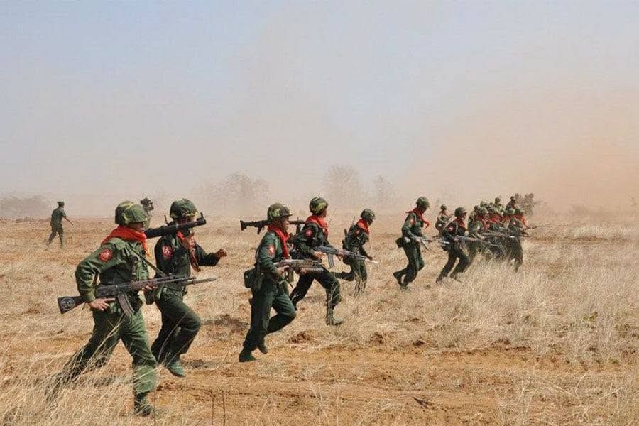 စစ်တပ်က ချင်းတောင်ကို စစ်မျက်နှာ ၄ ခုဖွင့်ပြီး ထိုးစစ်ဆင်နေ 