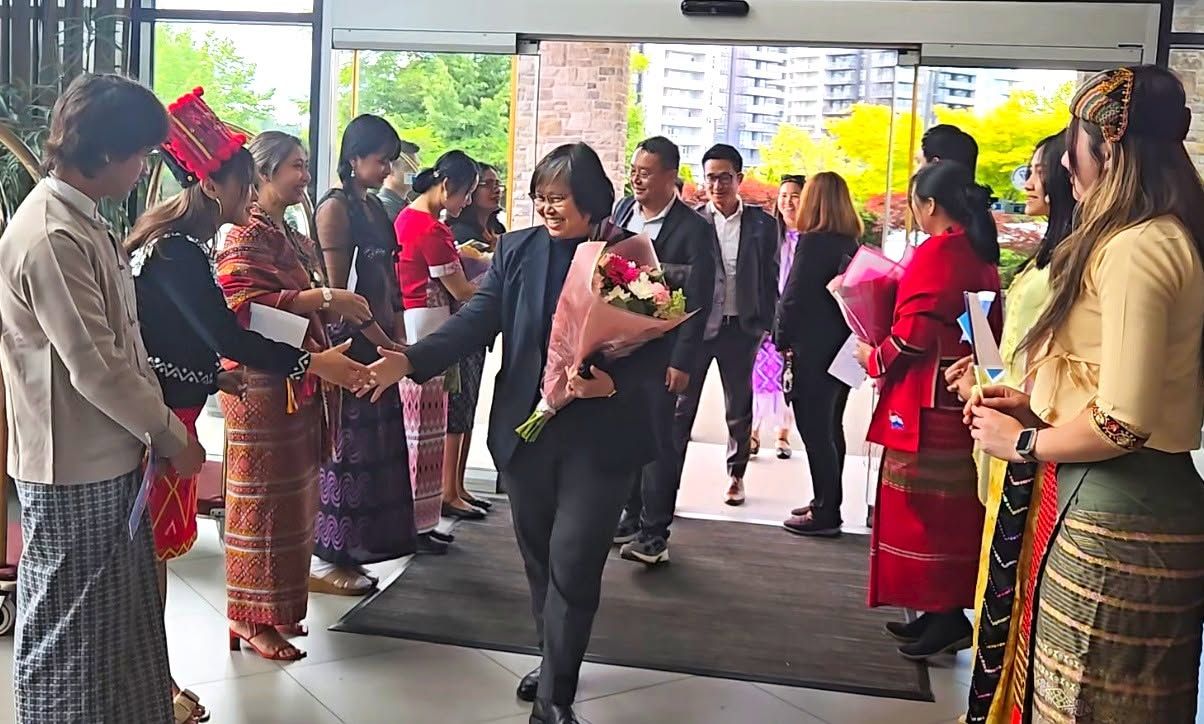 ဒေါ်ဇင်မာအောင်အပါအဝင် SCEF အဖွဲ့ ဗန်ကူးဗားရောက် မြန်မာအသိုက်အဝန်းနှင့် တွေ့ဆုံ၊  တော်လှန်ရေးအတွက် သွေးမအေးကြရန် တိုက်တွန်း