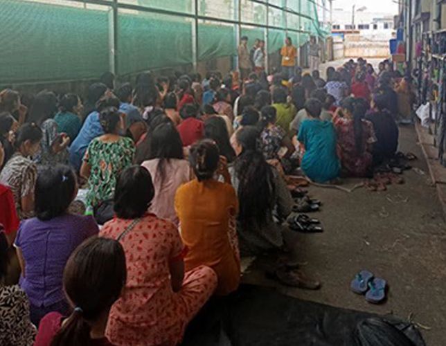 လုပ်ခတိုးပေးရန် Spring Mon အထည်ချုပ်စက်ရုံအလုပ်သမားများ ဆက်လက်ဆန္ဒပြ