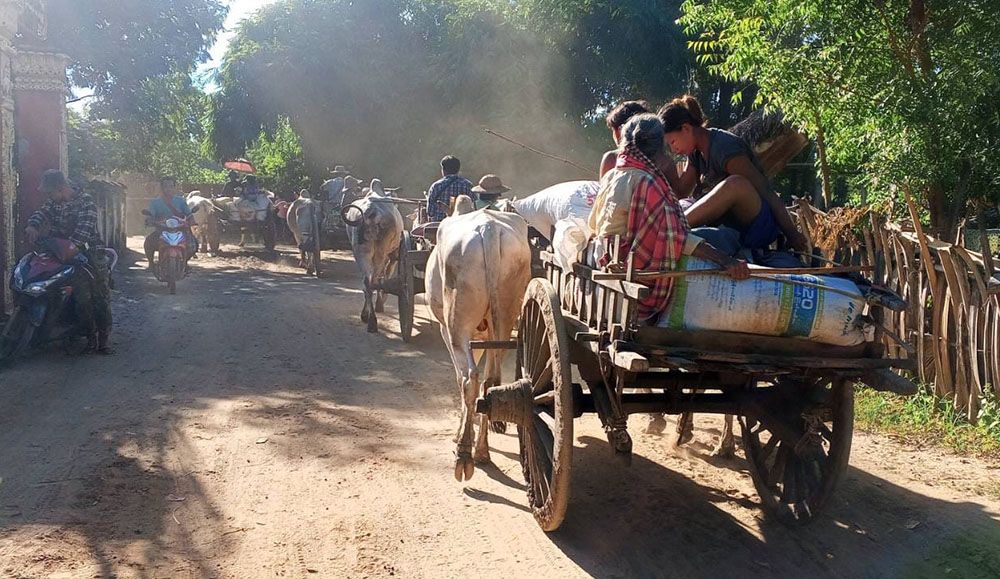 စစ်ကိုင်းတိုင်းအတွင်းက စစ်ရောင်ပြည်သူအချို့။ (ပုံဟောင်း၊ Photo: ပုလဲမြို့နယ် ပြည်သူ့အုပ်ချုပ်ရေးအဖွဲ့)