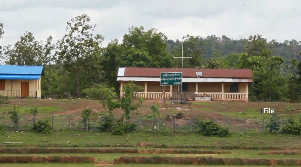 ဖာပွန်တွင် စစ်တပ်က ဝေဟင် မြေပြင်မှ တိုက်ခိုက်နေသဖြင့် ကျောင်း ၁၅ ကျောင်းပိတ်ထားရ  