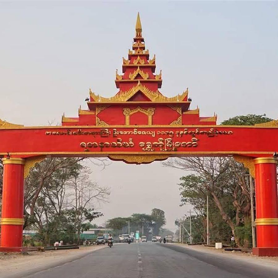ရွှေဘိုမြို့အဝင်လမ်း အစစ်အဆေး ပိုတင်းကျပ်၊ မြို့ပေါ်၌ စစ်တပ်က အမျိုးသမီးပါမကျန် ပေါ်တာဆွဲ
