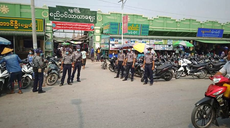 ရွှေဘိုတွင် ပေါ်တာဆွဲခံသည့် လူငယ်များထံမှ ငွေညှစ်ပြီး ပြန်မလွှတ်ဘဲ လေ့ကျင့်ရေးတပ်သို့ ပို့ဆောင်