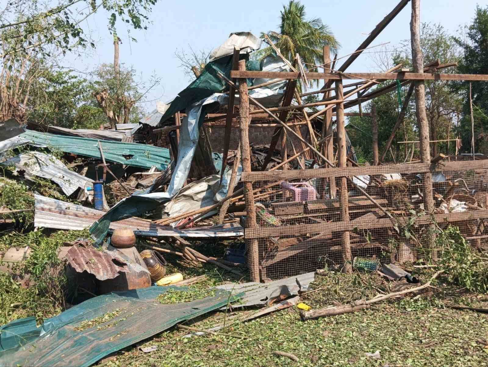 ရွှေဘို ဆင်အင်းကျေးရွာကို စစ်ကောင်စီ ဗုံးကြဲ၊ ဦးပဉ္ဇင်း ၁ ပါး အပါအဝင် ၃ ဦး သေဆုံး