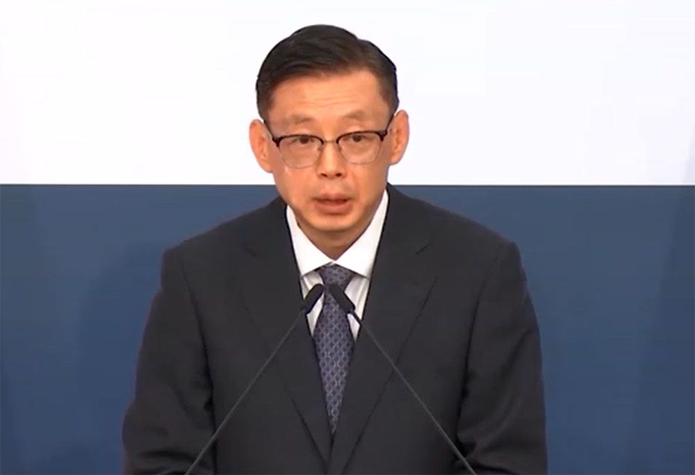 တောင်ကိုရီးယား နိုင်ငံခြားရေးဝန်ကြီးဌာန ပြောရေးဆိုခွင့်ရှိသူ ဘတ်ဒူဆွန်း။ (Photo: REUTERS / E-BRIEFING / SECURITY SERVICE OF UKRAINE)