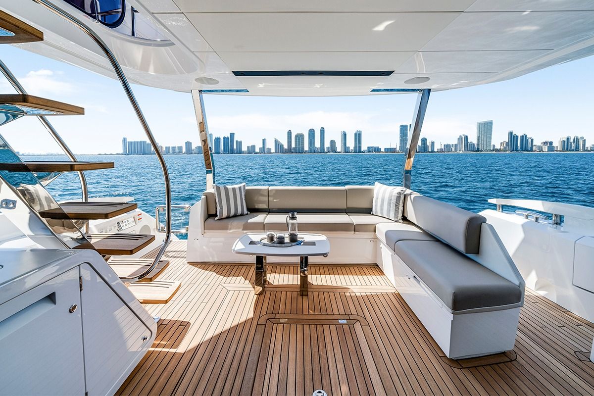 Sunseeker ကုမ္ပဏီထုတ် ဇိမ်ခံသင်္ဘာတစီး။ Photo: Sunseeker