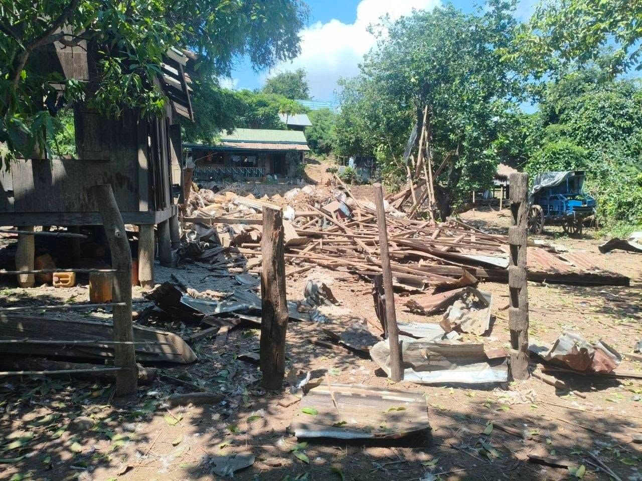သပိတ်ကျင်းနှင့် ကန့်ဘလူမြို့နယ်ကို စစ်တပ်က ဗုံးကြဲသဖြင့် ၅ ဦး သေဆုံး 