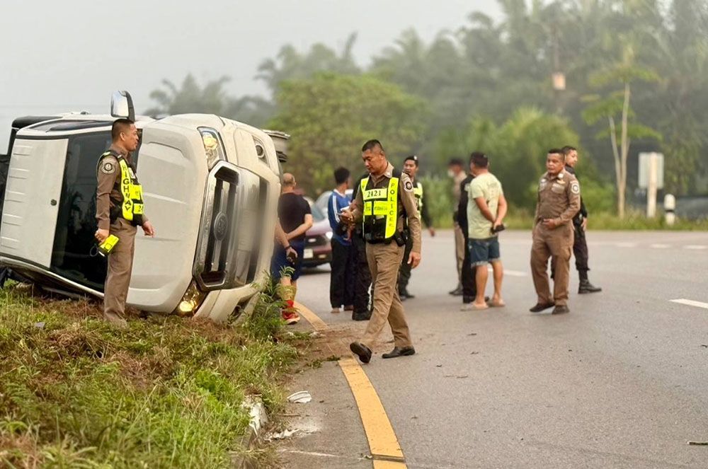 ထိုင်းတွင် တရားမဝင်မြန်မာများ တင်လာသည့်ကား စစ်ဆေးရေးဂိတ်ရှောင်ပြေးရာမှ တိမ်းမှောက်
