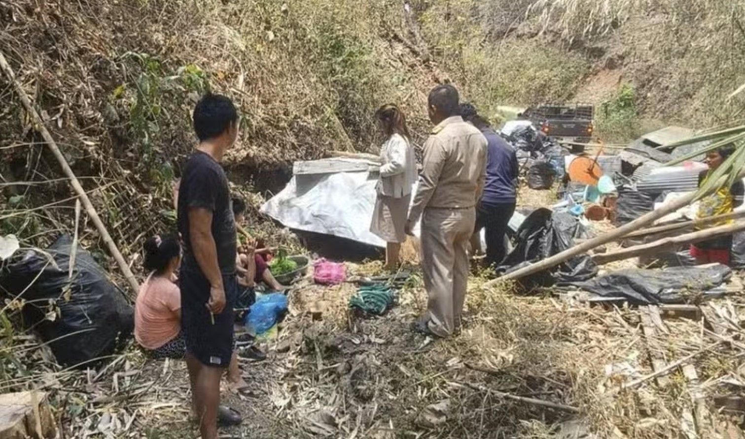 မြန်မာစစ်လေယာဉ် ကြဲချသည့်ဗုံး ထိုင်းဘက်ကျသဖြင့် ဒေသခံများကို ဘေးလွတ်ရာ အရေးပေါ် ရွှေ့ပြောင်း