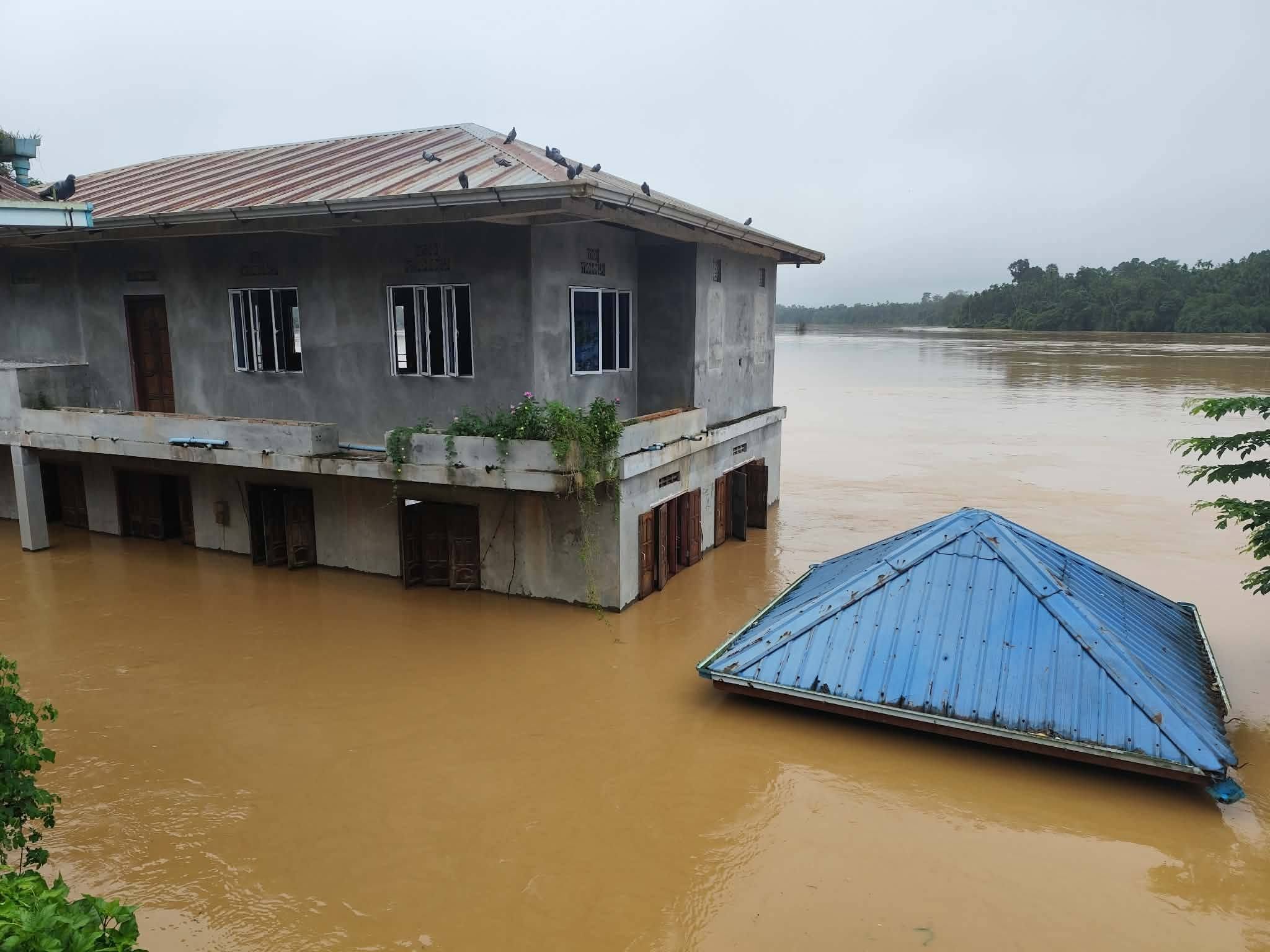 တနင်္သာရီတွင် မြစ်ရေထပ်တက်လာသဖြင့် ရေဘေးသင့်ပြည်သူများ စားနပ်ရိက္ခာနှင့်ဆေးဝါး အရေးပေါ်လိုအပ်