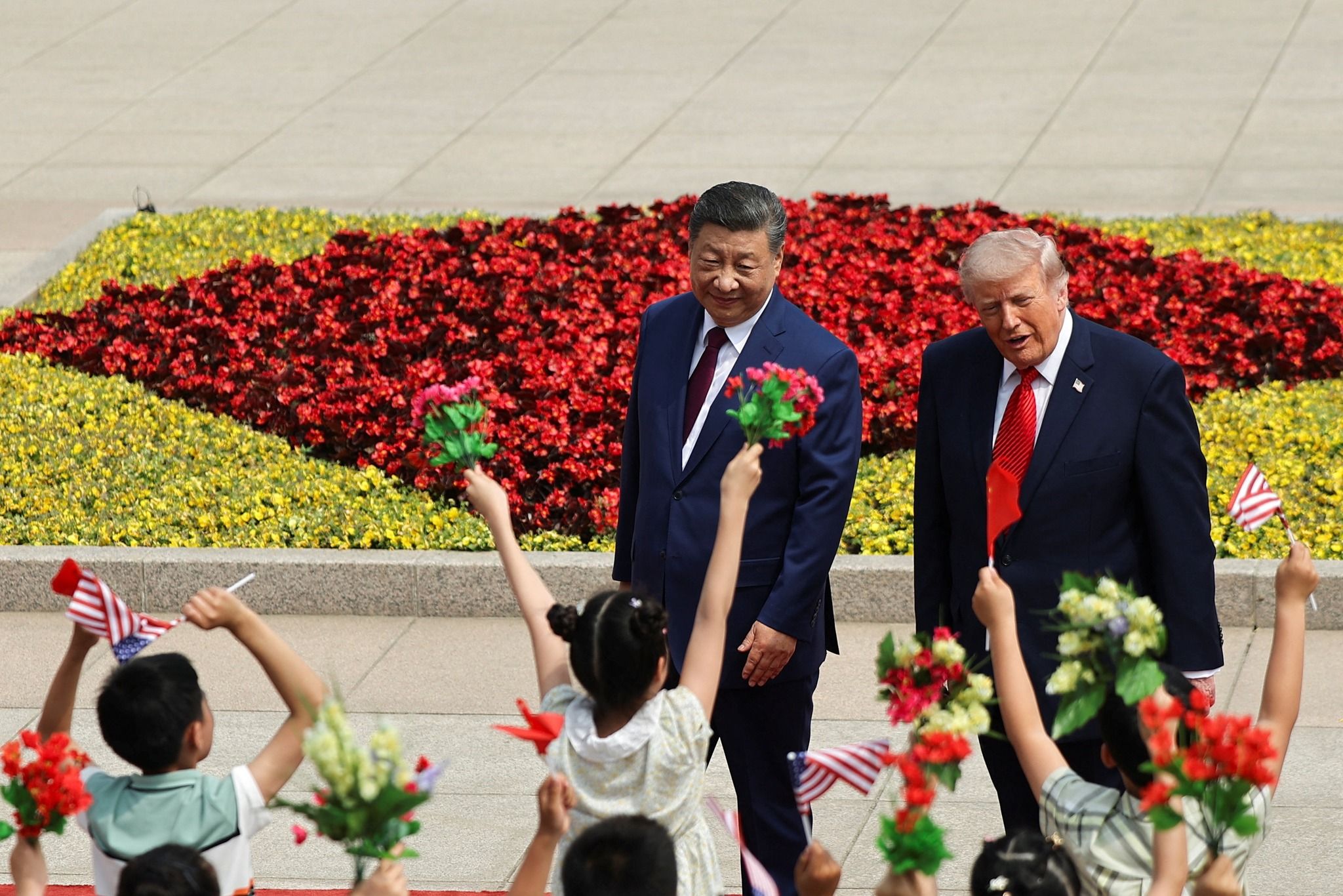 သမ္မတဒေါ်နယ်ထရမ့်ပ်ကို တရုတ်သမ္မတ ရှီကျင့်ဖျင်က ဂုဏ်ပြုကြိုဆို  (ဓာတ်ပုံ) 