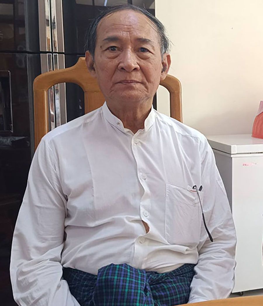 Photo: စာရေးဆရာထင်လင်းဦးဖေ့စ်ဘွတ်ခ်