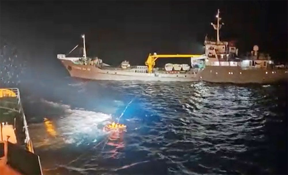 တောင်တရုတ်ပင်လယ်၌ ဗီယက်နမ်သင်္ဘော နစ်မြုပ်ပြီး လူ ၄၅ ဦးကို ကယ်တင်
