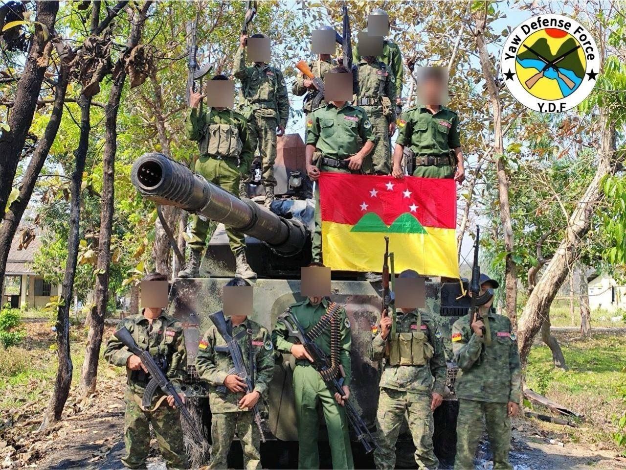 ကျောက်တော်မြို့သိမ်းတိုက်ပွဲ၌ တွေ့ရသည့်။ YDF ရဲဘော်များ။ (Photo: YDF)