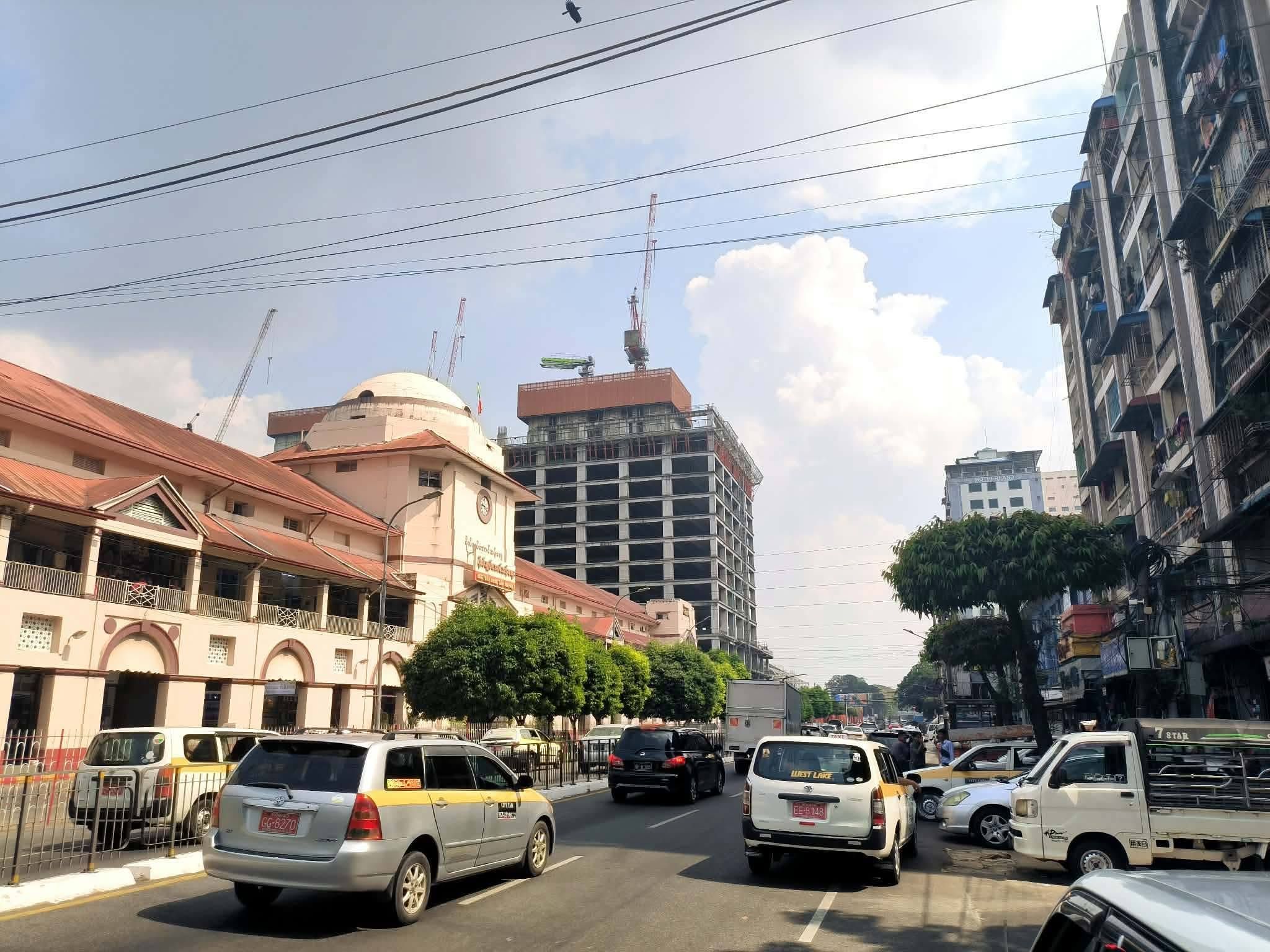ရန်ကုန်တွင် အများပြည်သူပိုင်နေရာများ၌ ကားပါကင်ကြိုဦးသူများကို အရေးယူမည်