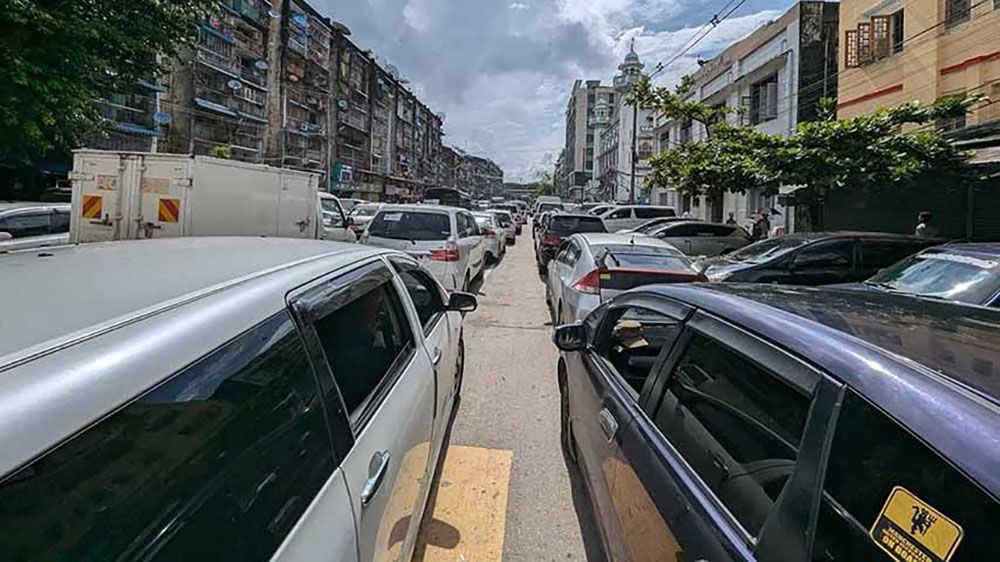 စစ်အာဏာရှင်အစိုးရက ရန်ကုန်တွင် နို၀င်ဘာ ၁ ရက်ကစပြီး ယာဉ်ရပ်နားခများ ကောက်မည်