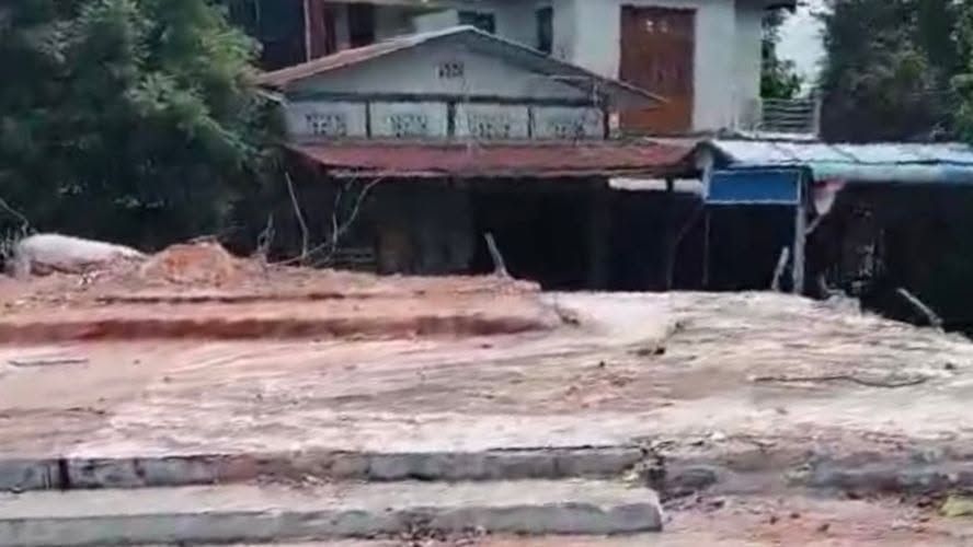 ရေဦးမြို့က ဗိုလ်ချုပ်အောင်ဆန်းကြေးရုပ်တုကို စစ်အာဏာရှင် ဖျက်ဆီး