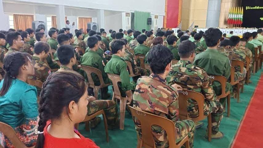 Photo : စစ်တပ်ထောက်ခံသူ Page