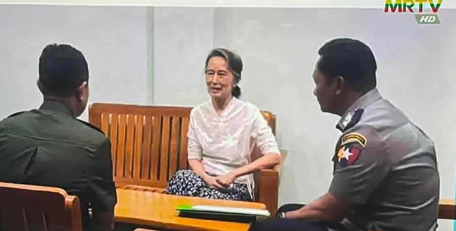 ဒေါ်အောင်ဆန်းစုကြည်ကို နေရာပြောင်းရွှေ့ချုပ်နှောင်၊  ဓားစာခံအဖြစ် ဖမ်းဆီးထားဆဲဟု ကိုထိန်လင်းပြော