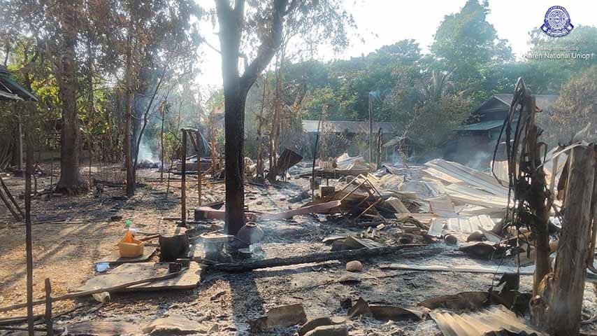 ဖာပွန်နှင့် ကျောက်ကြီးကို ဗုံးကြဲသဖြင့် ၄ ဦးသေဆုံးပြီး ရွာ ၄ ရွာက ဒေသခံများ ထွက်ပြေးနေရ