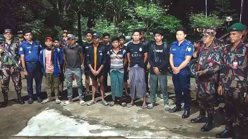 စစ်အာဏာရှင်တပ်ဖွဲ့ဝင် ၁၄ ဦး ဘင်္ဂလားဒေ့ရှ်သို့ ထွက်ပြေး