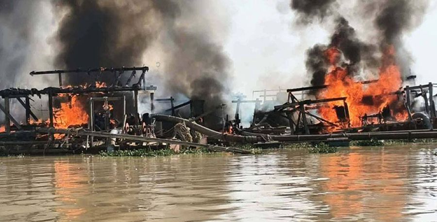 ၂၀၂၅ ခုအတွင်း ကျွန်းလှမြို့ သဖန်းဆိပ်ဆည်က ရွှေမျှောနေရာများ ဗုံးကြဲခံရစဉ်။ (Photo : CJ)
