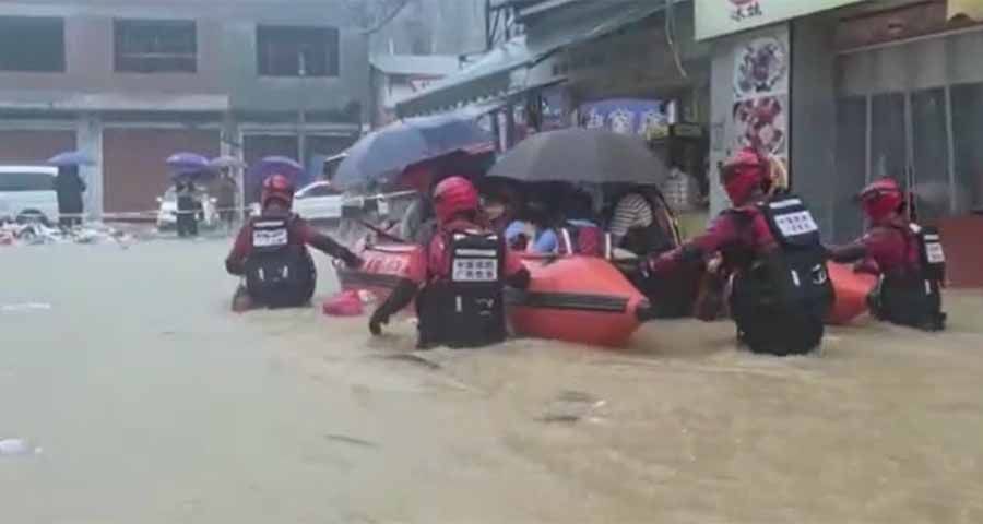 တရုတ်နိုင်ငံတောင်ပိုင်း၌ ရေကြီးရေလျှံမှုကြောင့် လူ  ၄ ဦး သေဆုံးပြီး ၈ ဦး ပျောက်ဆုံးနေ