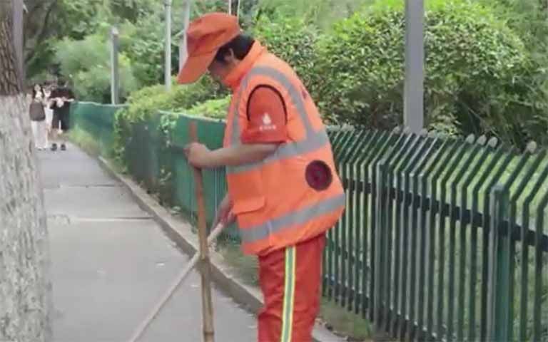 တရုတ် သန့်ရှင်းရေးဝန်ထမ်းများအတွက် အပူဒဏ်ကာကွယ်မည့် အဲကွန်းအင်္ကျီ
