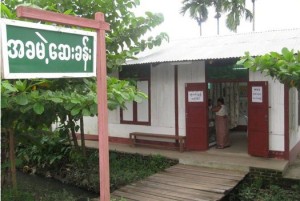 Sakura Trade Centre ကုမၸဏီ ၀န္ထမ္းမ်ားနွင့္ ရပ္ကြက္ေနျပည္သူမ်ား၏ က်န္းမာေရး ေစာင့္ေ႐ွာက္မႈအတြက္ အခမဲ့ေဆးခန္း (ဓာတ္ပံု - sakuratradecenter )