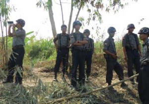 ေဖေဖာ္၀ါရီလက မအူပင္ လယ္သမားေတြနဲ့ ရဲမ်ား ထိပ္တိုက္ေတြ့စဥ္