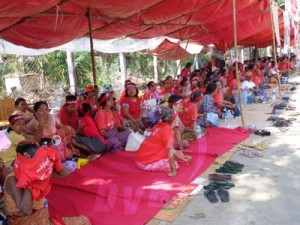 သပိတ္စခန္းဖြင့္လွစ္ ဆႏၵျပခဲ့ၾကစဥ္