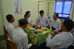 ဓာတ္ပုံ - ၈၈ မ်ဳိးဆက္ (ၿငိမ္းခ်မ္းေရးႏွင့္ ပြင့္လင္းလ႔ူအဖြဲ႔အစည္း)