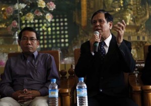 လုပ္ႀကံခံရမႈနဲ႔ပတ္သက္ၿပီး  ေရႊတိဂုံဘုရားအေရွ႕ဘက္မုခ္ ရခိုင္ဓမၼာရုံမွာ ေဖေဖာ္၀ါရီ ၇ ရက္ေန႔က ရခုိင္ေခါင္းေဆာင္ေတြ သတင္းစာရွင္းလင္းပြဲ ျပဳလုပ္စဥ္