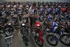 ကာတာ ႏိုင္ငံမွာ ျပဳလုပ္တဲ့ တရုတ္ႏိုင္ငံလုပ္ ေမာ္ေတာ္ဆိုင္ကယ္ ျပပဲြ... (ဓာတ္ပံု - ရိုက္တာ)