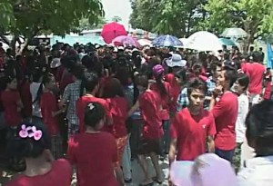 အလုပ္သမားမ်ား ဆႏၵျပေနၾကစဥ္
