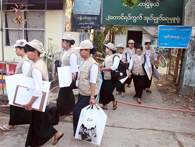မတ္္လ ၃၀ ရက္ေန႔ နံနက္ပိုင္းက ရန္ကုန္ၿမိဳ႕ သာေကတၿမိဳ႕နယ္တြင္ သန္းေခါင္စာရင္း လိုက္လံေကာက္ယူေနစဥ္