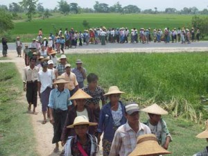 လယ္သမားမ်ား ဆႏၵထုတ္ေဖာ္ခဲ့စဥ္က ဓာတ္ပုံ - ျမန္မာဓိက