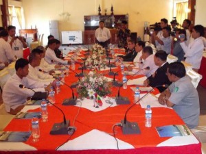 ဧၿပီ ၅ ရက္ေန႔က ရခိုင္ျပည္လြတ္​ေျမာက္​ေရး​ပါတီ (ALP)နဲ့​ အစိုး​ရတို့​ ျငိမ္း​ခ်မ္း​ေရး​ ေဆြးေႏြးပဲြ လက္မွတ္ထိုးစဥ္