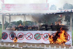 ဖမ္းဆီးရရွိမိတဲ့ မူးယစ္ေဆး၀ါးမ်ားကို မီး႐ႈိ႕ဖ်က္ဆီးေနစဥ္