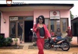 Indonesia_Old_Transgender_web_140823_672