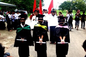 အမ်ဳိးသားပညာေရး ဥပေဒမူၾကမ္းကုိ ၿပီးခဲ့သည့္ စက္တင္ဘာ ၂ ရက္ေန႔က တကၠသိုလ္ေက်ာင္းသားသမဂၢ (တကသ) မ်ား ကန္႔ကြက္ဆႏၵျပစဥ္