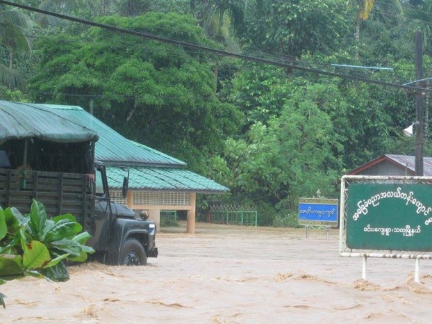 ၾသဂုတ္လ ၁၁ ရက္ေန႔က မြန္ျပည္နယ္ သထံုၿမိဳ႕တြင္ ေရႀကီးမႈ ျဖစ္ပြားစဥ္