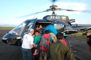 မေန႔က ထုိင္းရဟတ္ယာဥ္မွဴးကုိ ကယ္ေဆာင္သယ္ေဆာင္လာစဥ္