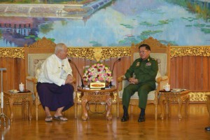 ဗိုလ္ခ်ဳပ္မွဴးႀကီးႏွင့္စာနယ္ဇင္းေကာင္စီ ေတြ႔ဆုံစဥ္ 