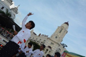 ဓာတ္ပံု - ႏိုင္ငံလံုးဆိုင္ရာ ေက်ာင္းသားထု အေရးေပၚ အစည္းအေဝး ျဖစ္ေျမာက္ေရး အဖြဲ႔ ။