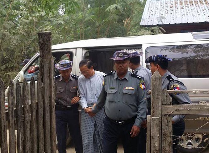 စာေရးဆရာ ထင္လင္းဦးကို ရုံးထုတ္လာစဥ္ (ဓာတ္ပံု - အဂၢသီဟ)