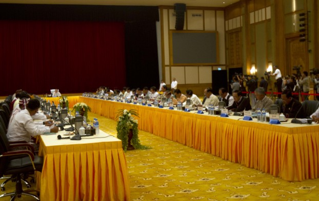 ဇန္န၀ါရီလ ၁၂ ရက္ေန႔က ဒုတိယအႀကိမ္ သမၼတႏွင့္ ႏိုင္ငံေရးအင္အားစုမ်ား ေဆြးေႏြးစဥ္
