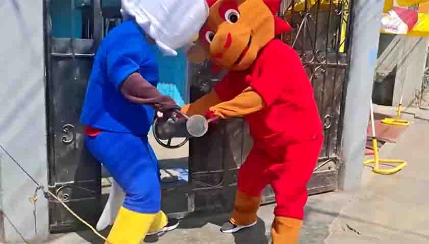 ပီရူးရဲများ ကမ္ဘာ့ဖလားလာဘ်ကောင်အရုပ်ဝတ်ကာ မူးယစ်ဆေးရောင်းဝယ်သူကို ဖမ်းဆီး
