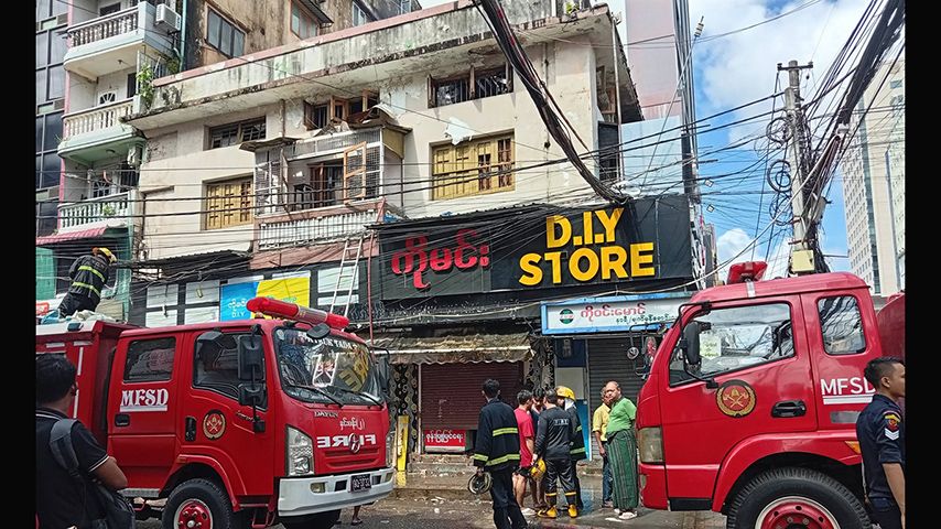 ရန်ကုန်မြို့လယ်တွင် ဖုန်းအရောင်းဆိုင် ၁ ဆိုင် ဝါယာရှော့ခ်ဖြစ်ပြီး မီးလောင်