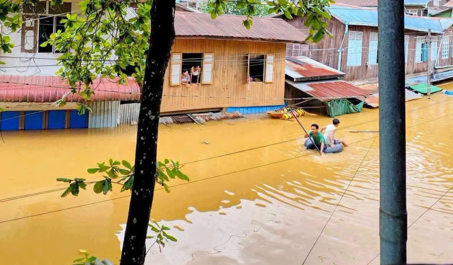 ဖားကန့်တွင် ရေစီးနှင့်မျောပါလာသည့် သေဆုံးကလေးငယ်၏ မိဘများကို ရှာတွေ့